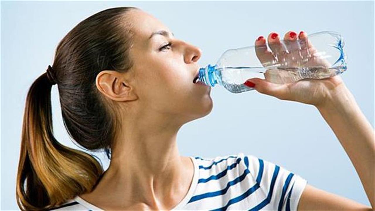 Πιείτε ένα ποτήρι νερό και αποτρέψτε την παχυσαρκία