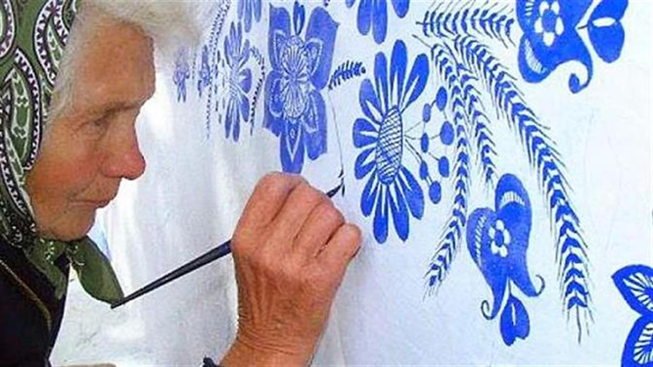 90χρονη γιαγιά γεμίζει το χωριό της τέχνη!