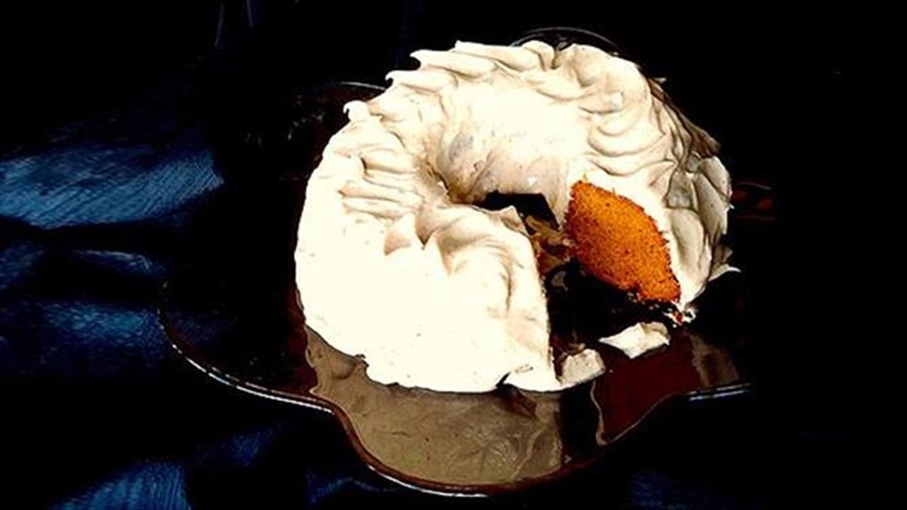 Σούπερ κέικ κολοκύθας για να τιμήσετε το Halloween