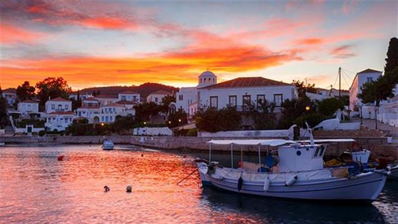 Οι Σπέτσες την άνοιξη είναι για φίλημα