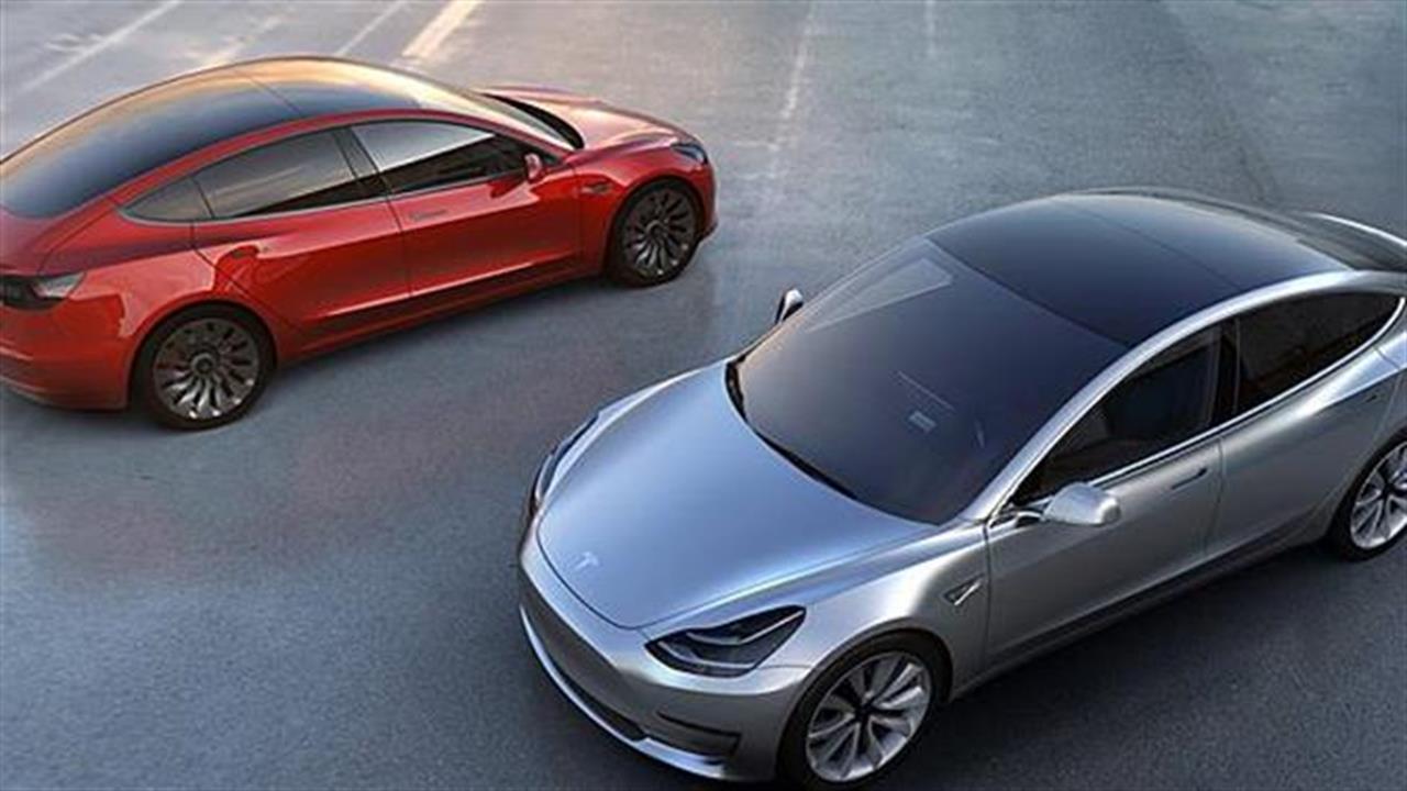 Η Tesla υπόσχεται πλήρη αυτόνομη οδήγηση