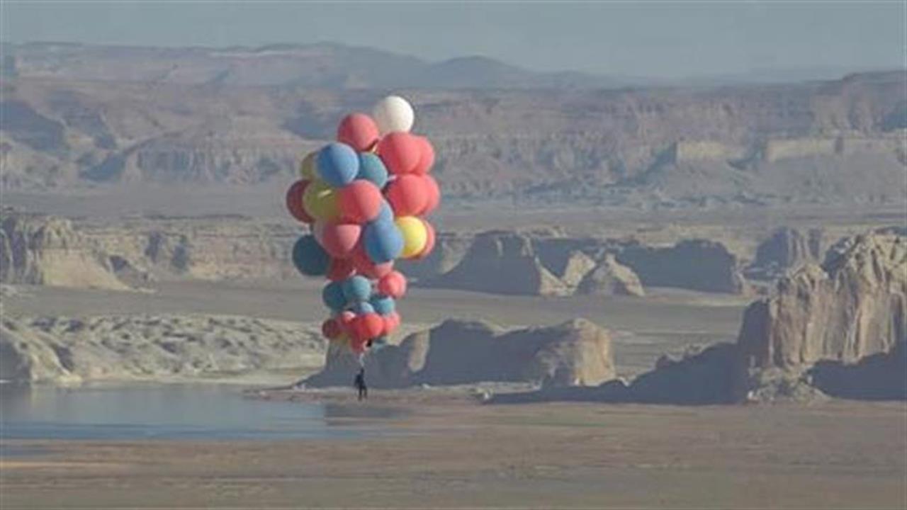 Πέταξε πάνω από την έρημο της Αριζόνα με 50 μπαλόνια - βίντεο