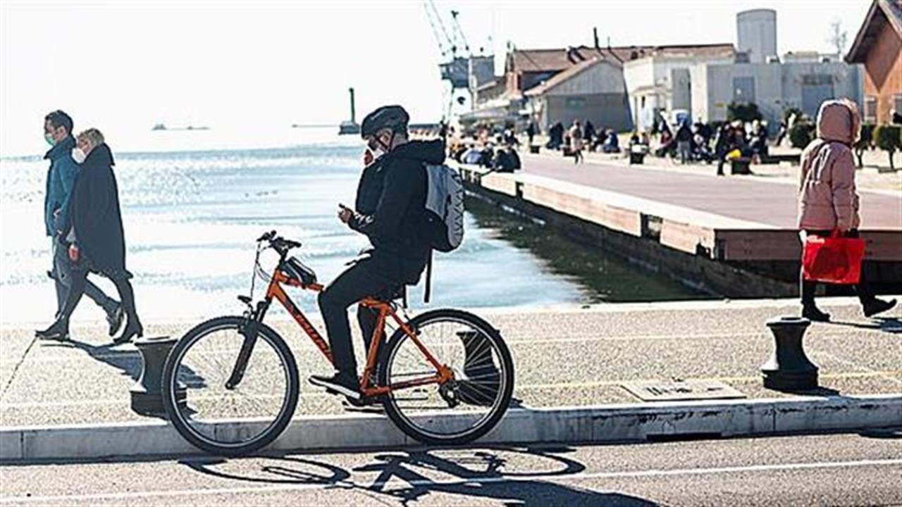 Ποδηλάτες φύλακες άγγελοι σε Αθήνα και Θεσσαλονίκη