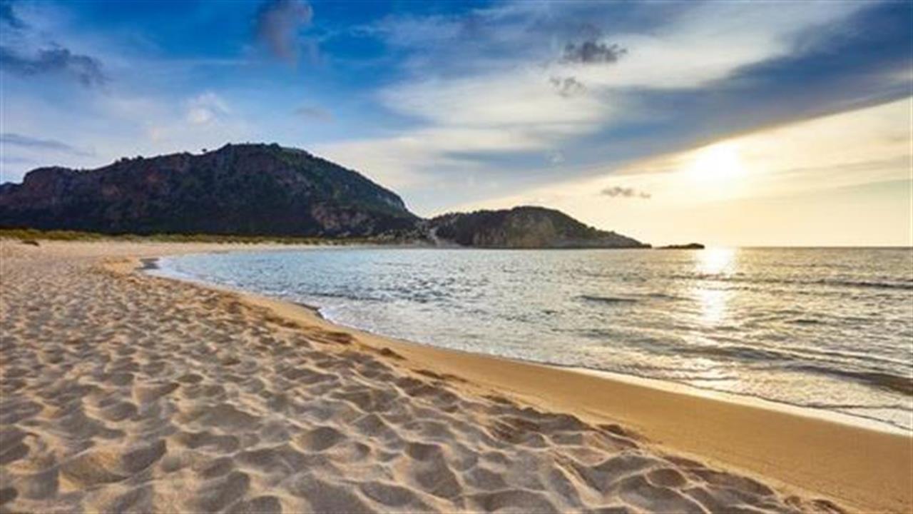 10 παραλίες για σεπτεμβριάτικες βουτιές στην Πελοπόννησο