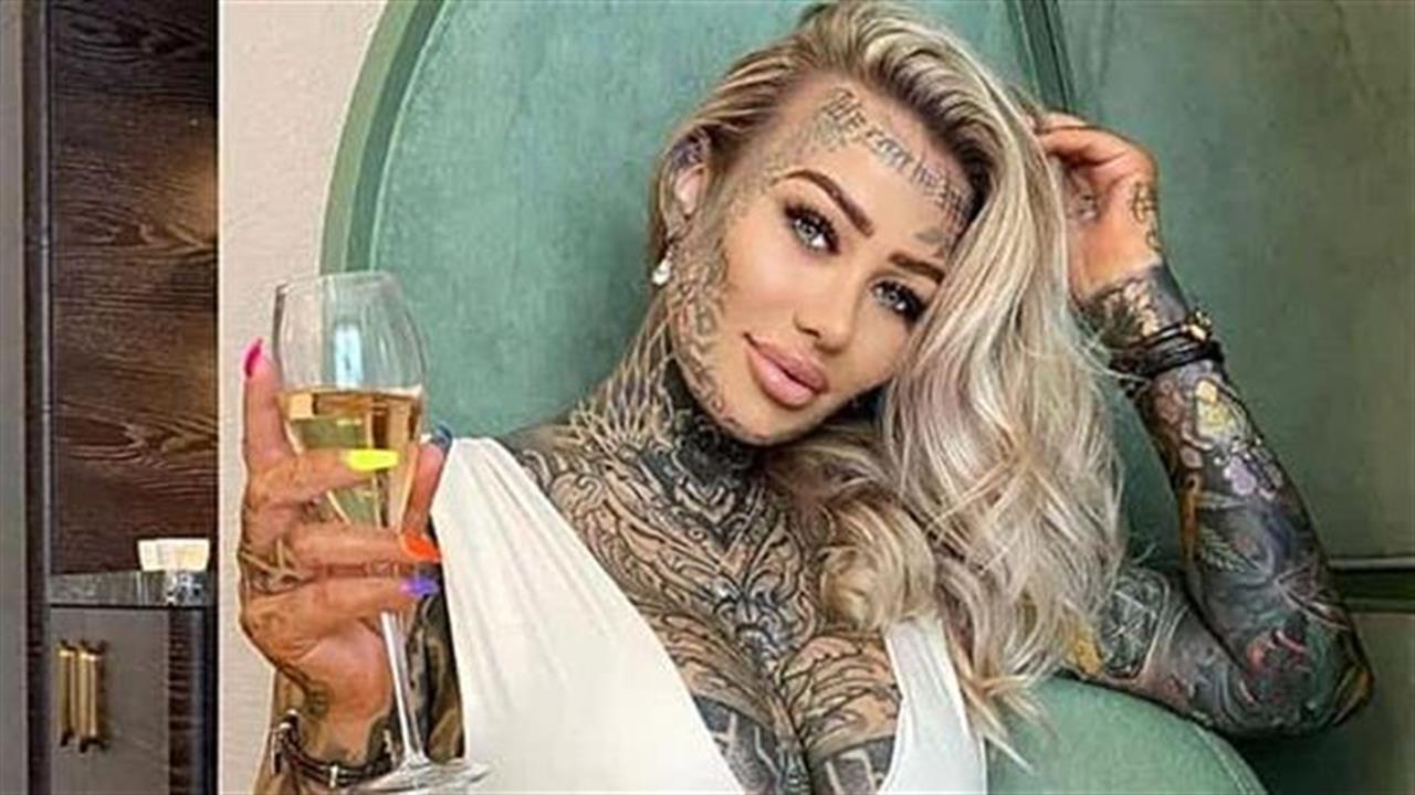 Σούπερσταρ του Only Fans κάνει τατουάζ στο... αιδοίο της