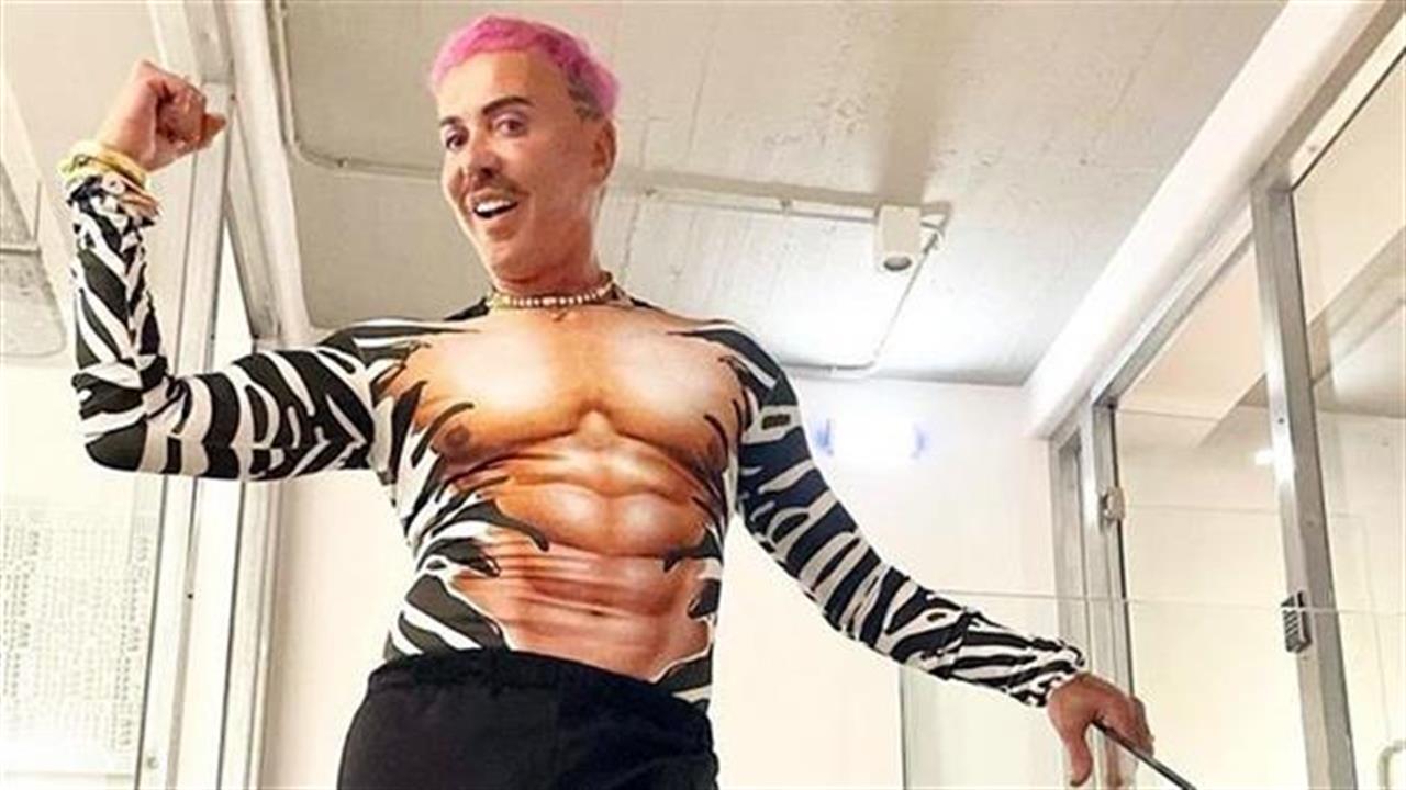 Ο Λάκης Γαβαλάς κλείνει τα 70 και χορεύει Λίμνη των Κύκνων