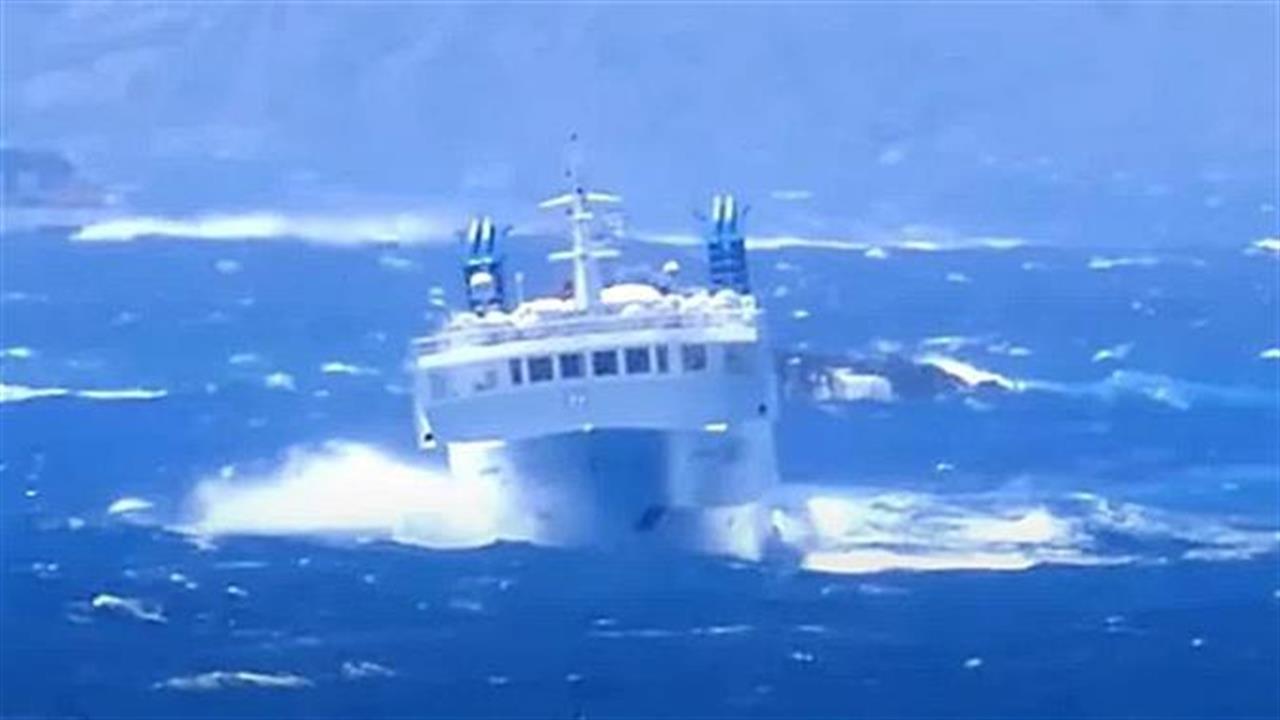 Ασταμάτητος ο Σκοπελίτης δίνει μάχη με τα κύματα στα 7 μποφόρ (βίντεο)