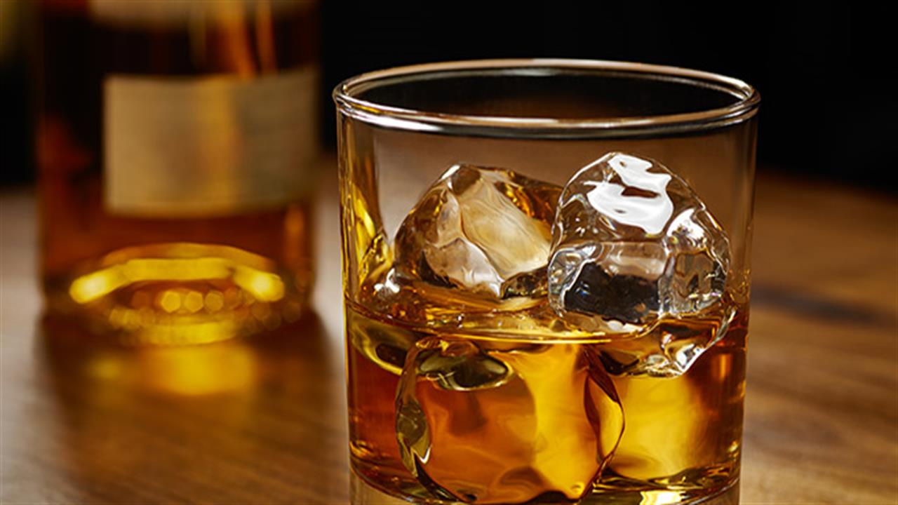 Εστιατόριο στην Θεσσαλονίκη χρεώνει στους πελάτες τον... πάγο στα ποτά