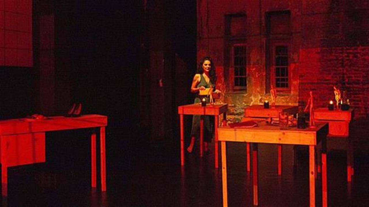 Νίκη, απόψε στο πάρτι: Η Ρούλα Πατεράκη σκηνοθετεί στο Θέατρο Φούρνος