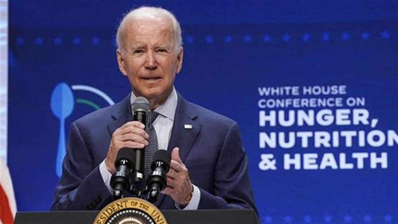 Η αμήχανη στιγμή που ο Μπάιντεν αναζητά στο ακροατήριο βουλευτή που σκοτώθηκε πρόσφατα σε τροχαίο