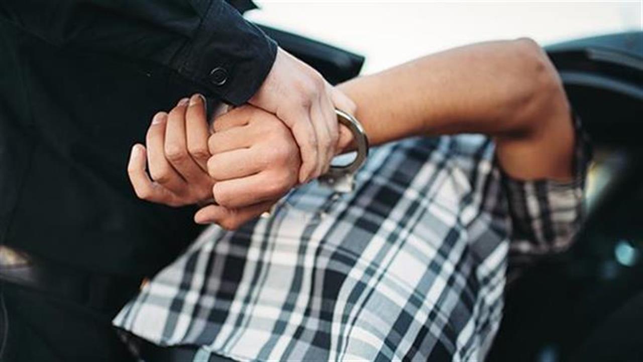 Πλάκωσαν στο ξύλο μέλος συμμορίας που λήστευε ηλικιωμένους στον Πειραιά