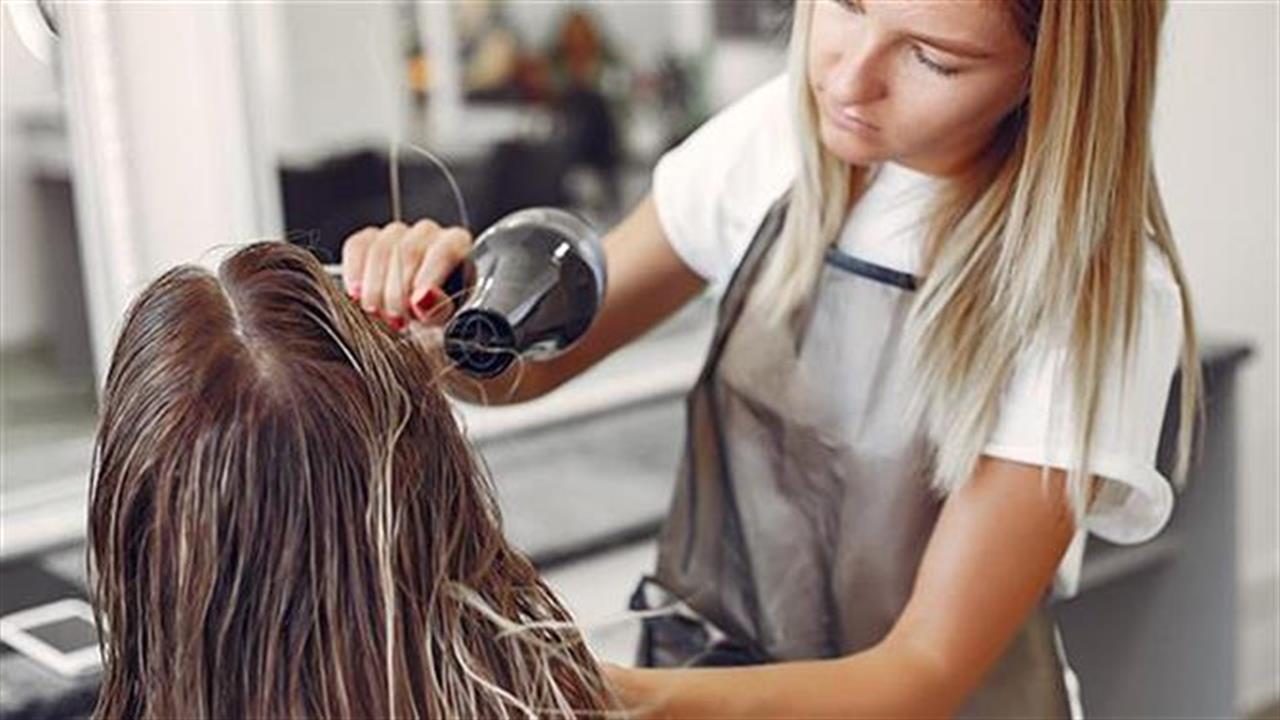 Πολυτέλεια το πιστολάκι στα κομμωτήρια λόγω ρεύματος