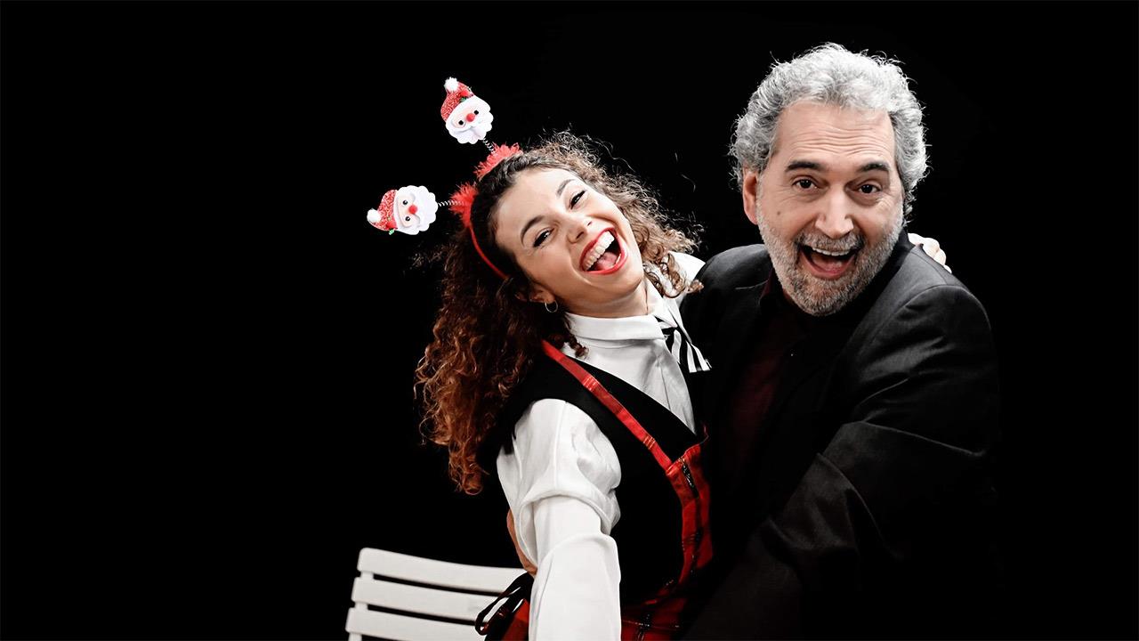 Απίθανα Χριστούγεννα και δέκα κιλοβάτ Γαλλίας: Σπαρταριστή κωμωδία στο Θέατρο Olvio