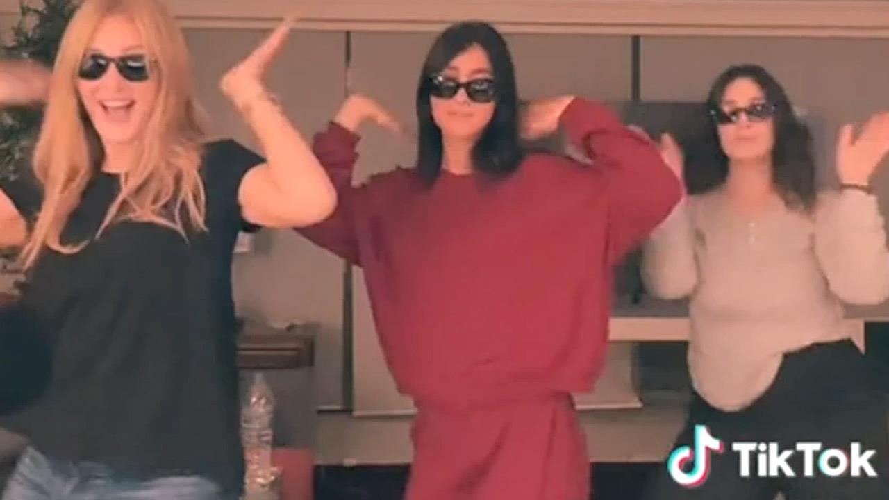 Η Νατάσα Θεοδωρίδου χορεύει με τις κόρες της σε viral βίντεο