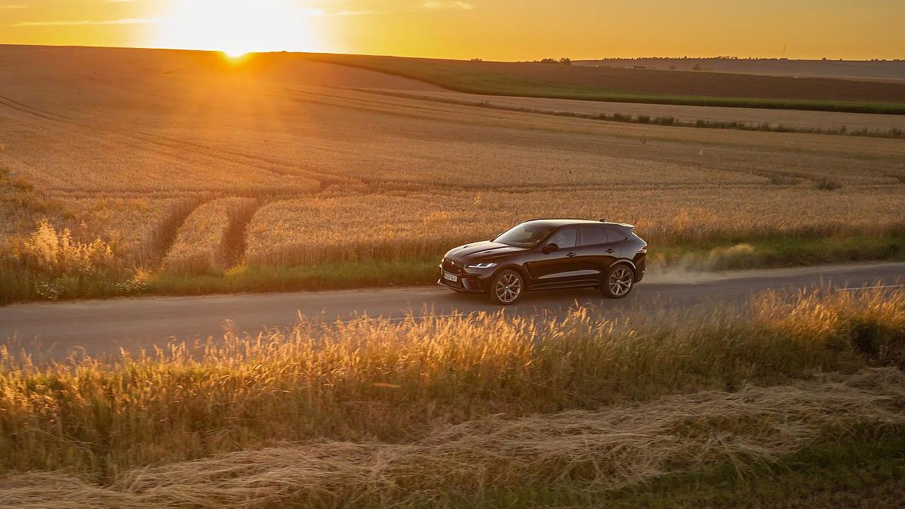 Η Jaguar Land Rover, υποστηρίζει τους νέους