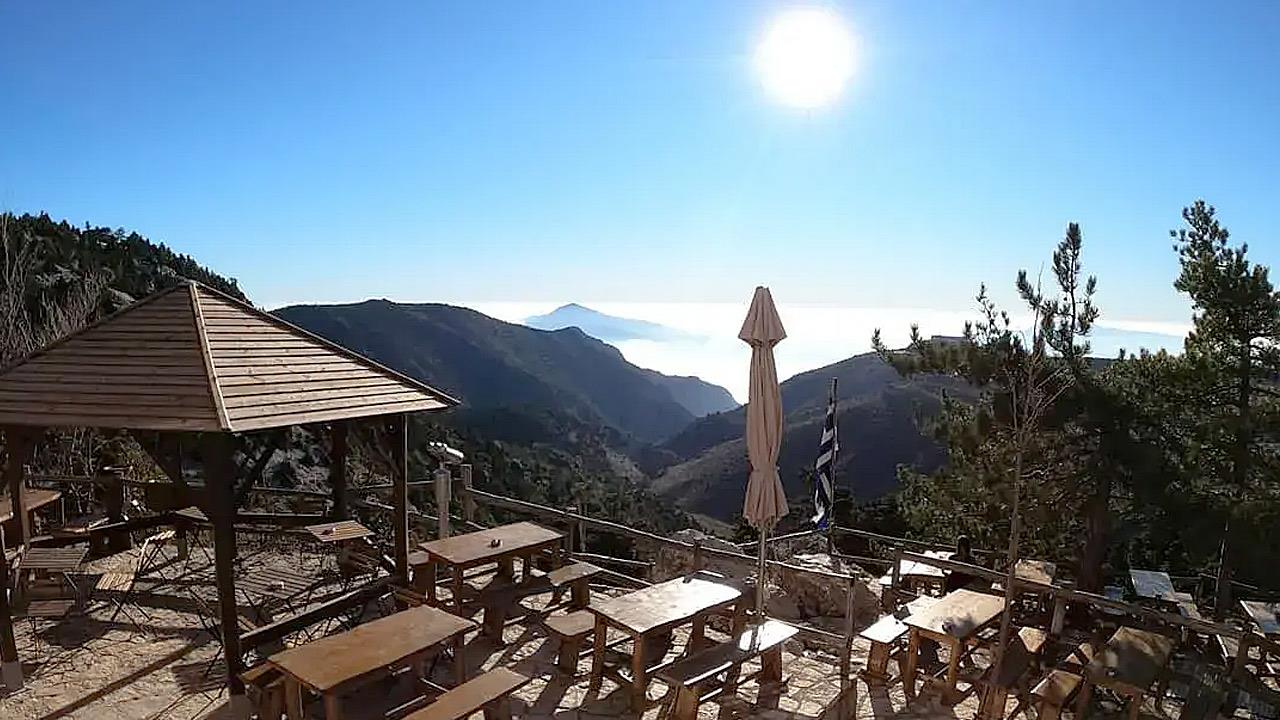 Πάμε για καφέ με υπέροχη θέα στα βουνά της Αθήνας