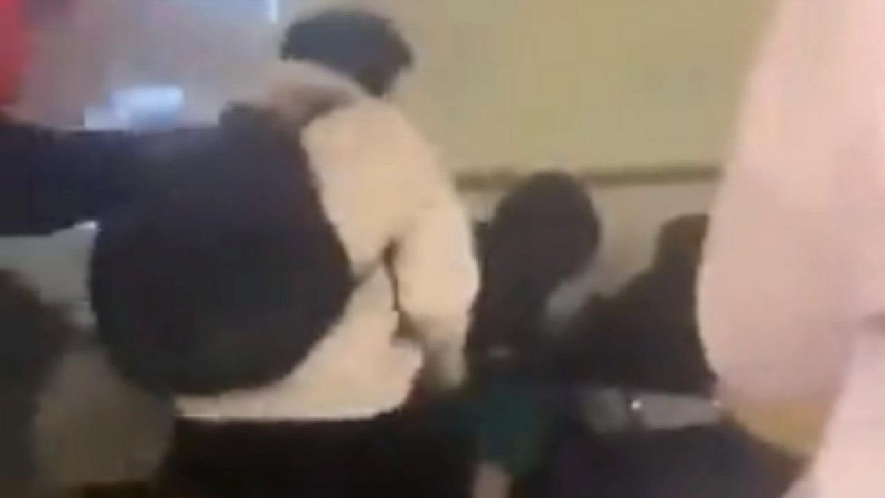 Επίθεση μαθητών στον καθηγητή που κατηγορείται για σεξουαλική παρενόχληση στην Πάτρα