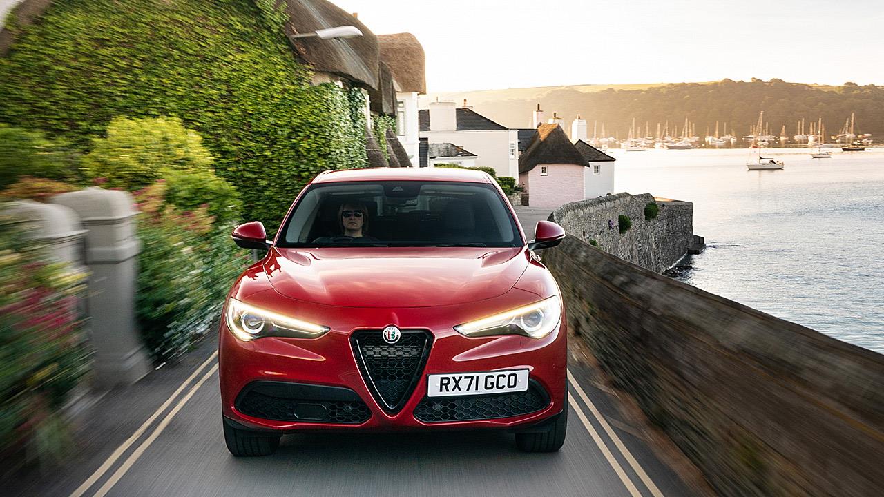 Πάρε την Alfa Romeo και κάνε μια ονειρεμένη διαδρομή