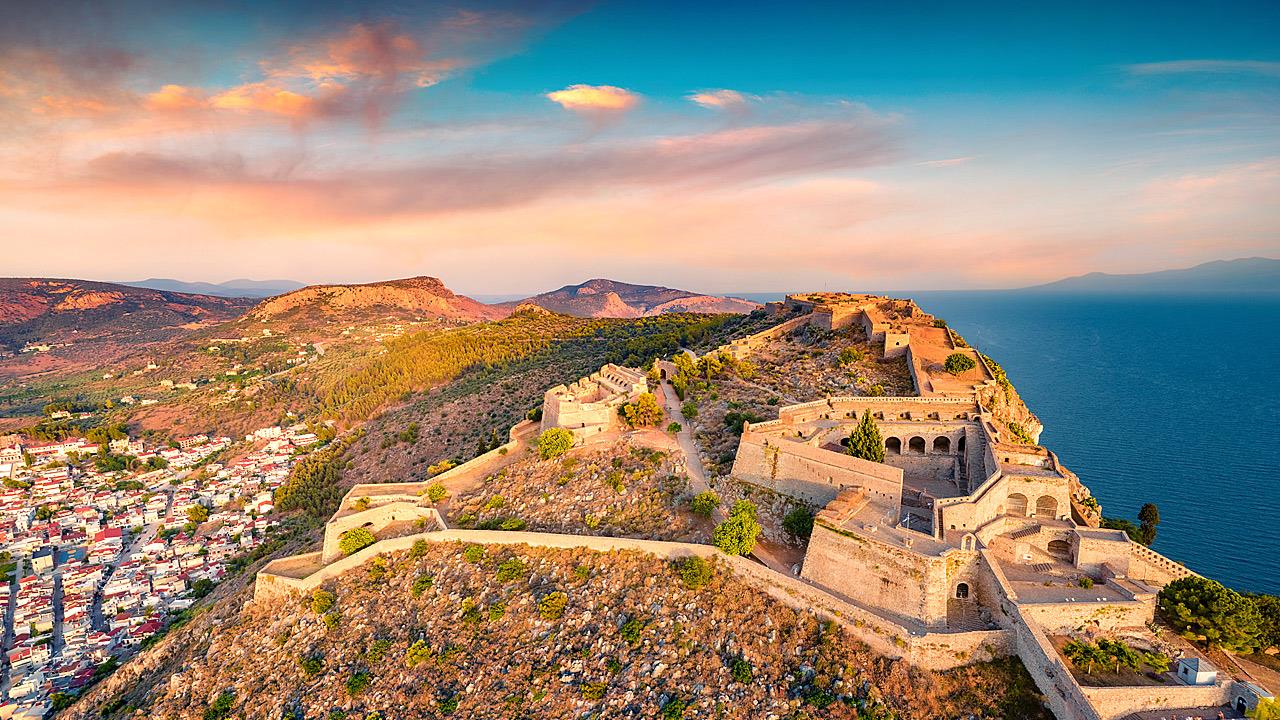 Ώρα να ανακαλύψεις τα υπέροχα κάστρα της Πελοποννήσου