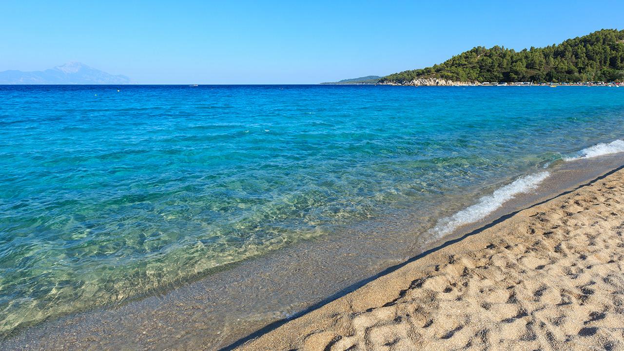 617 παραλίες στην Ελλάδα πήραν Γαλάζια Σημαία για το 2023
