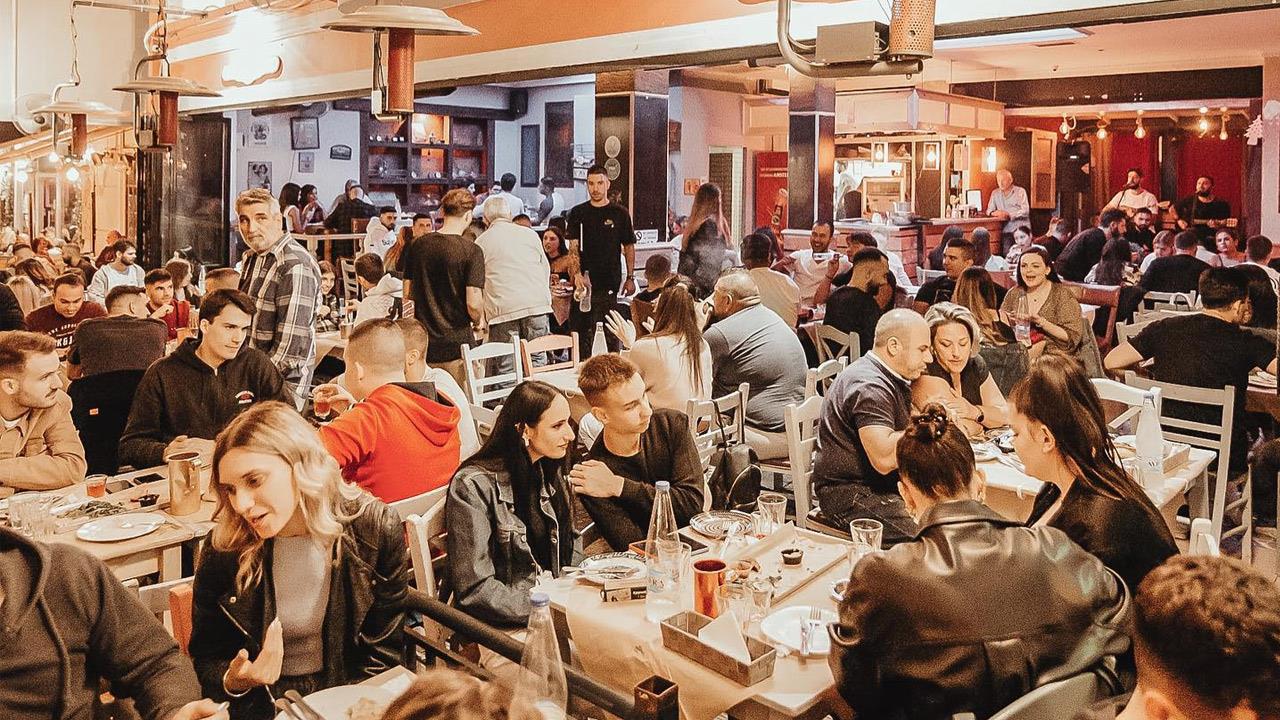 Στην Αγίας Λαύρας οι ρακές ποτέ δεν σταματούν