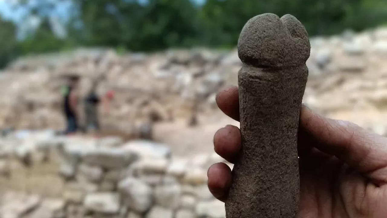 Αρχαιολόγοι βρήκαν πέτρα σε σχήμα φαλλού... αλλά δεν είναι αυτό που νομίζεις