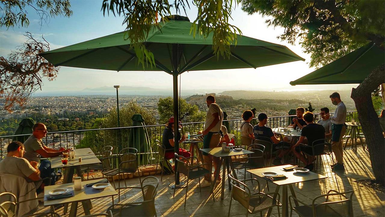Ήσυχα και δροσερά καφέ για καλοκαιρινή ραστώνη στην Αθήνα