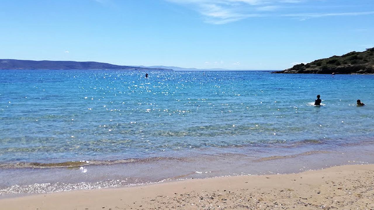 Η Ακτή Ασημάκη είναι η τέλεια μυστική παραλία της Αττικής