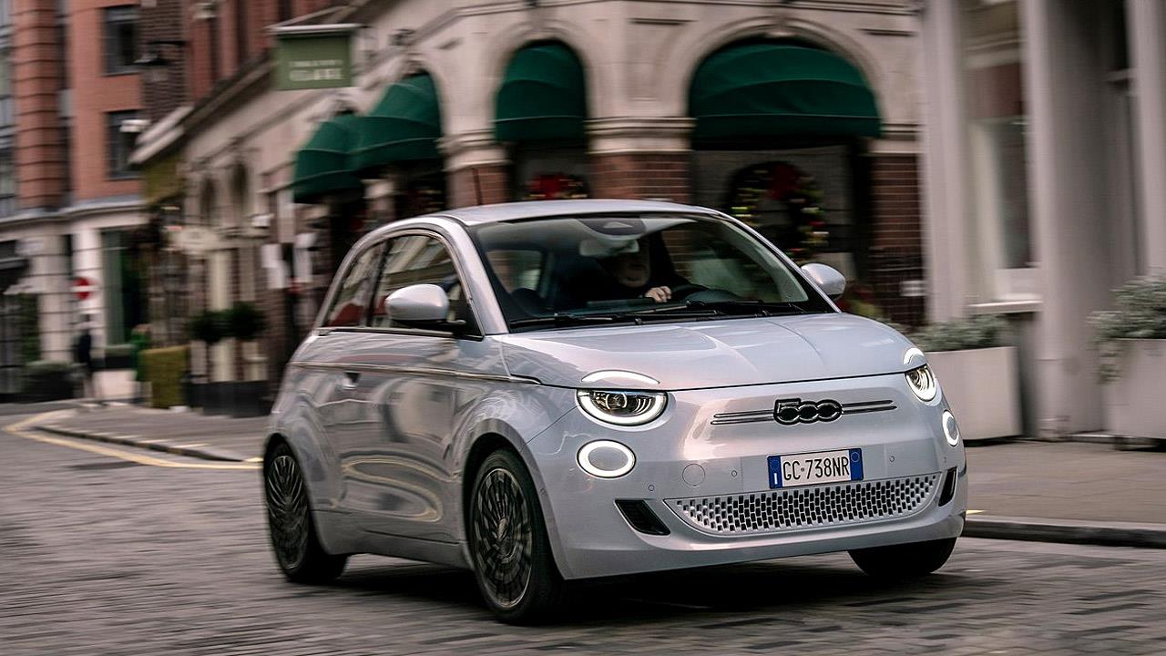 Φθηνότερα τα Fiat 500 Hybrid και Panda Hybrid