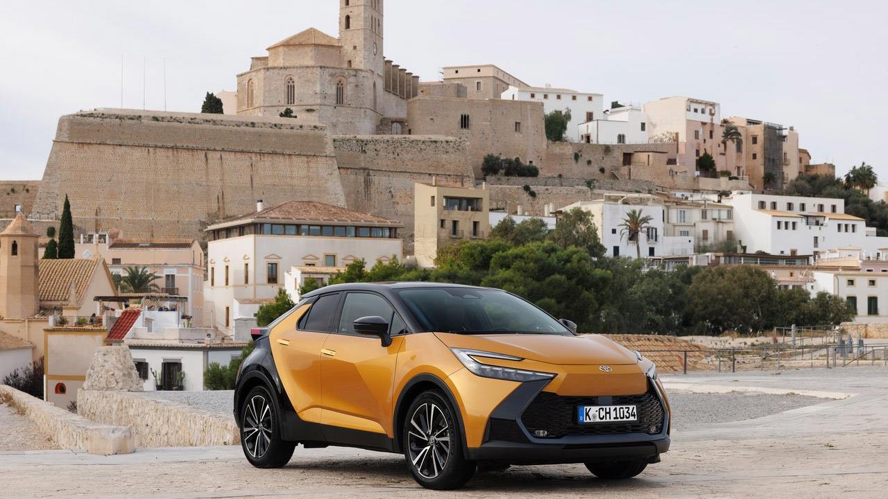 Οδηγούμε το ολοκαίνουργιο Toyota C-HR
