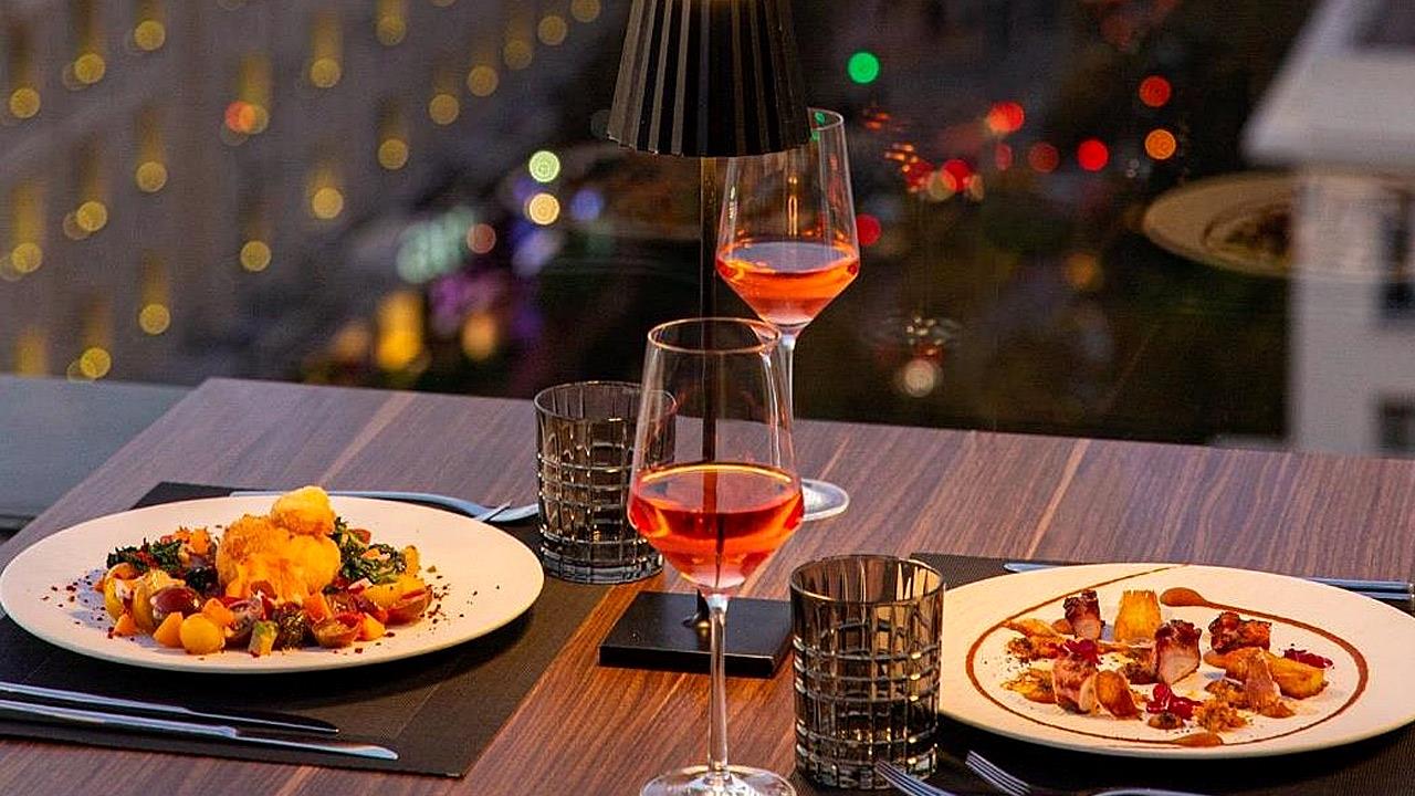 “Romantic Chronicles” Menu στο Mappemonde Restaurant Bar & Lounge του Athens Capital Hotel