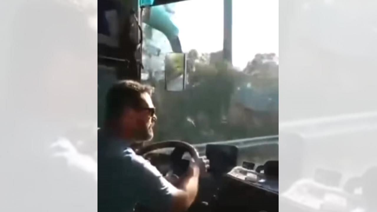Κέρκυρα: Έξαλλος οδηγός τουριστικού λεωφορείου βρίζει τους επιβάτες (βίντεο)