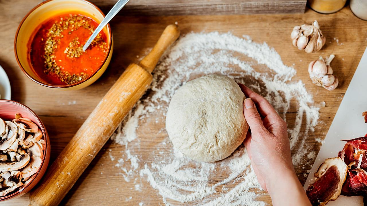 Γρήγορη ζύμη για πίτσα: 3 συνταγές για pizza express
