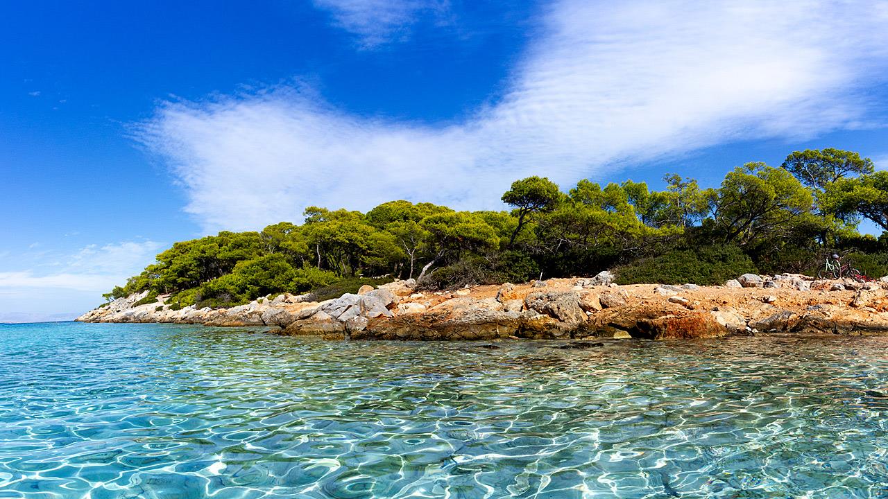 4 οικονομικά νησιά κοντά στην Αθήνα
