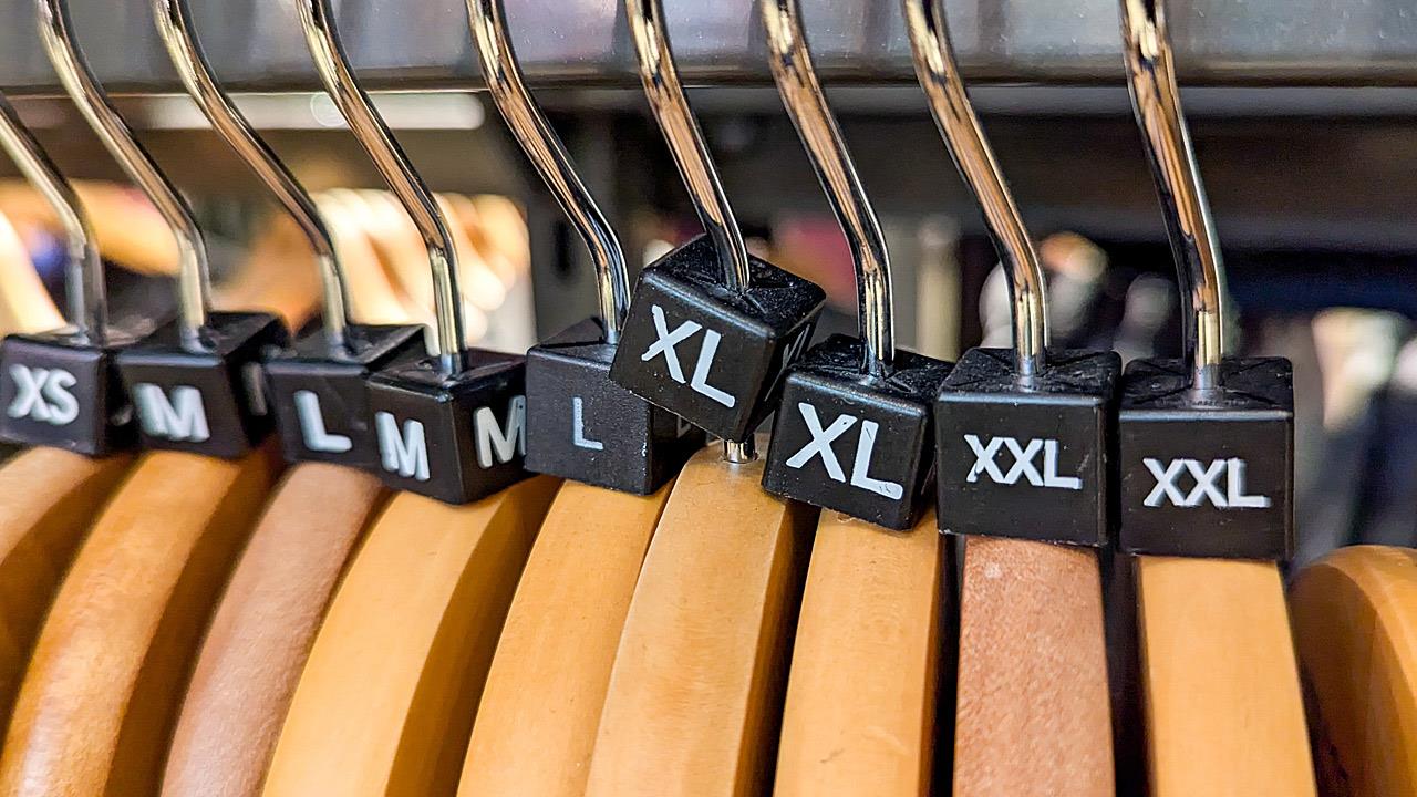 Το large τι νούμερο είναι; Οδηγός μεγεθών για online αγορές