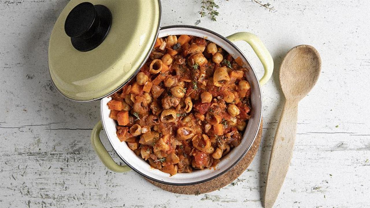 Ρεβίθια με λαχανικά και καλαμαράκια