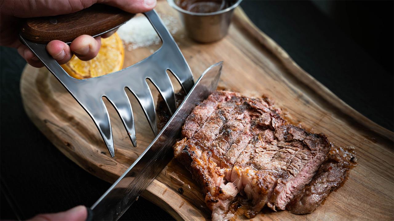 Στο Moocasa οι κοπές και οι αστακοί πάνε το surf n turf σε άλλο επίπεδο
