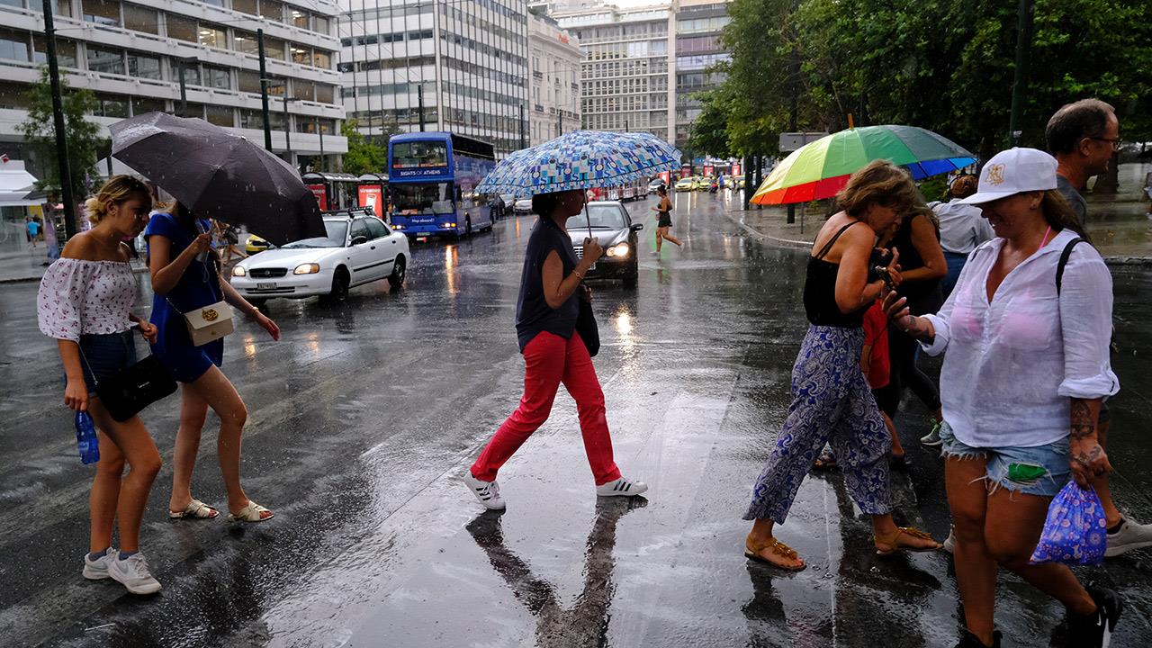 Ανάσα δροσιάς μετά τον καύσωνα: Πέφτει η θερμοκρασία κι έρχονται βροχές
