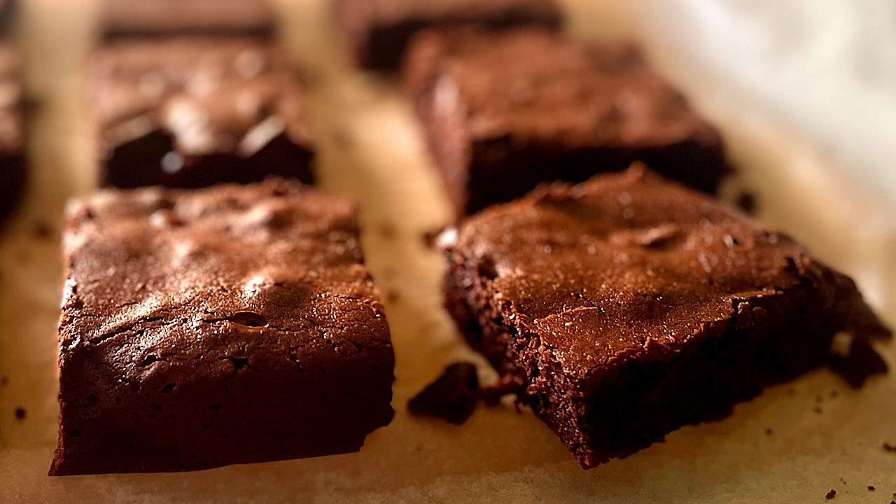 Διπλο-σοκολατένια brownies