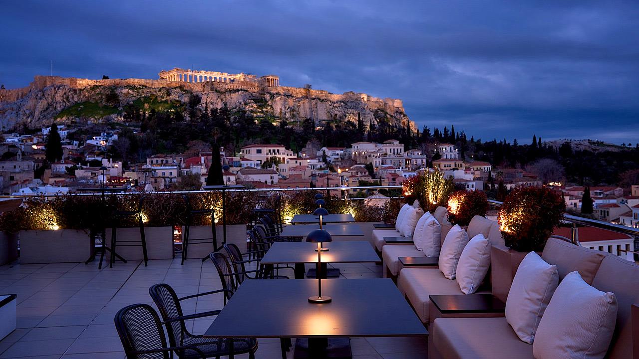 Door In Athens: Εκεί που η Ακρόπολη φωτίζει ένα υπέροχο μεσογειακό μενού