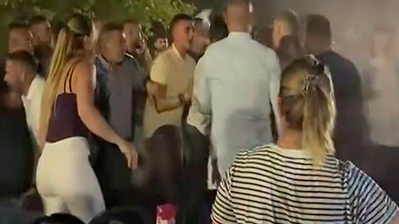 Xαμός σε πανηγύρι με τη Γωγώ Τσαμπά: Θαμώνες έπαιξαν τίμιο ξύλο