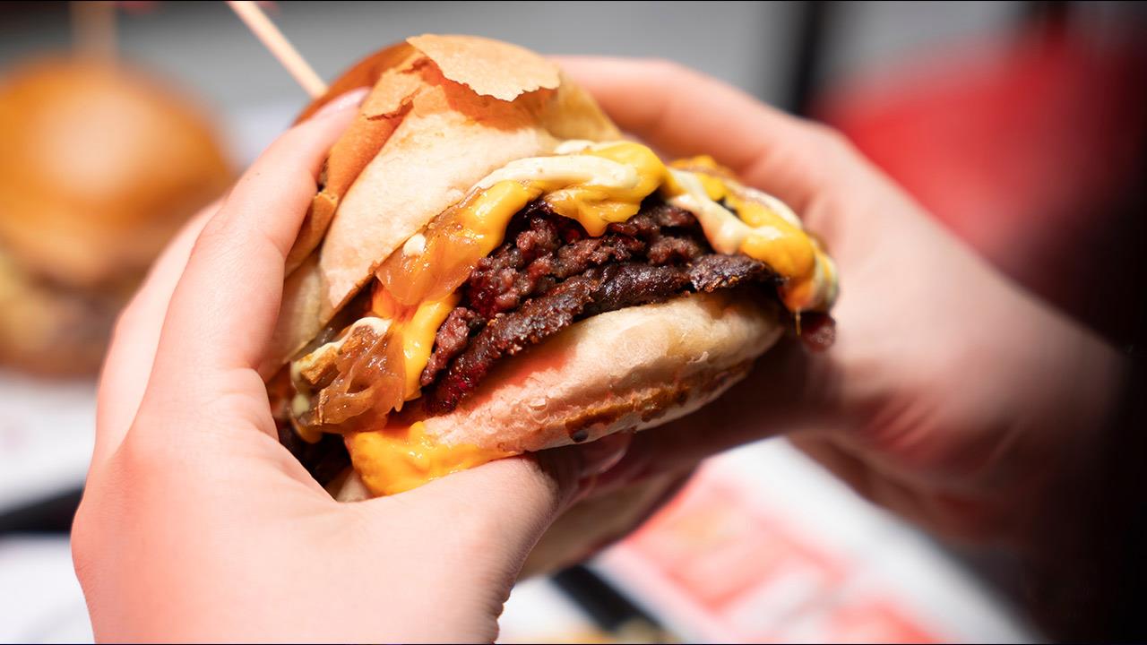 Φάγαμε (σ)τα καλύτερα smash burgers της Αθήνας