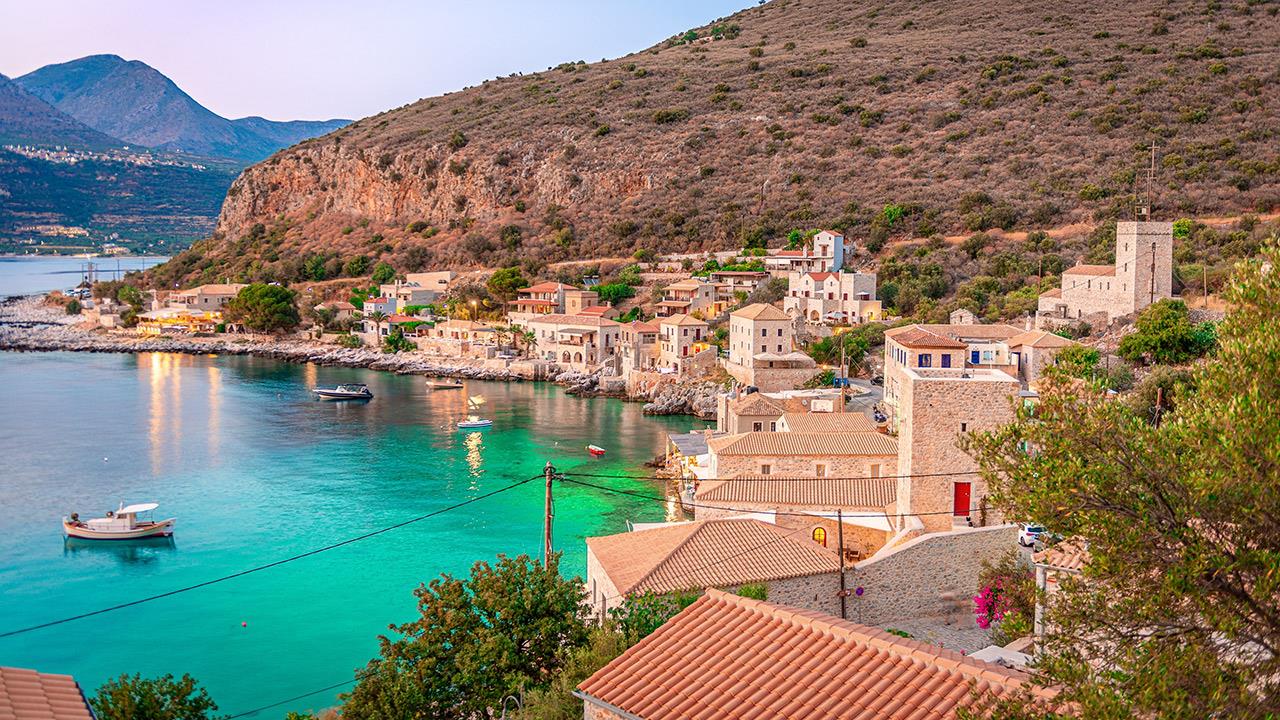 Φτηνά δωμάτια για σεπτεμβριάτικες βουτιές στην Πελοπόννησο