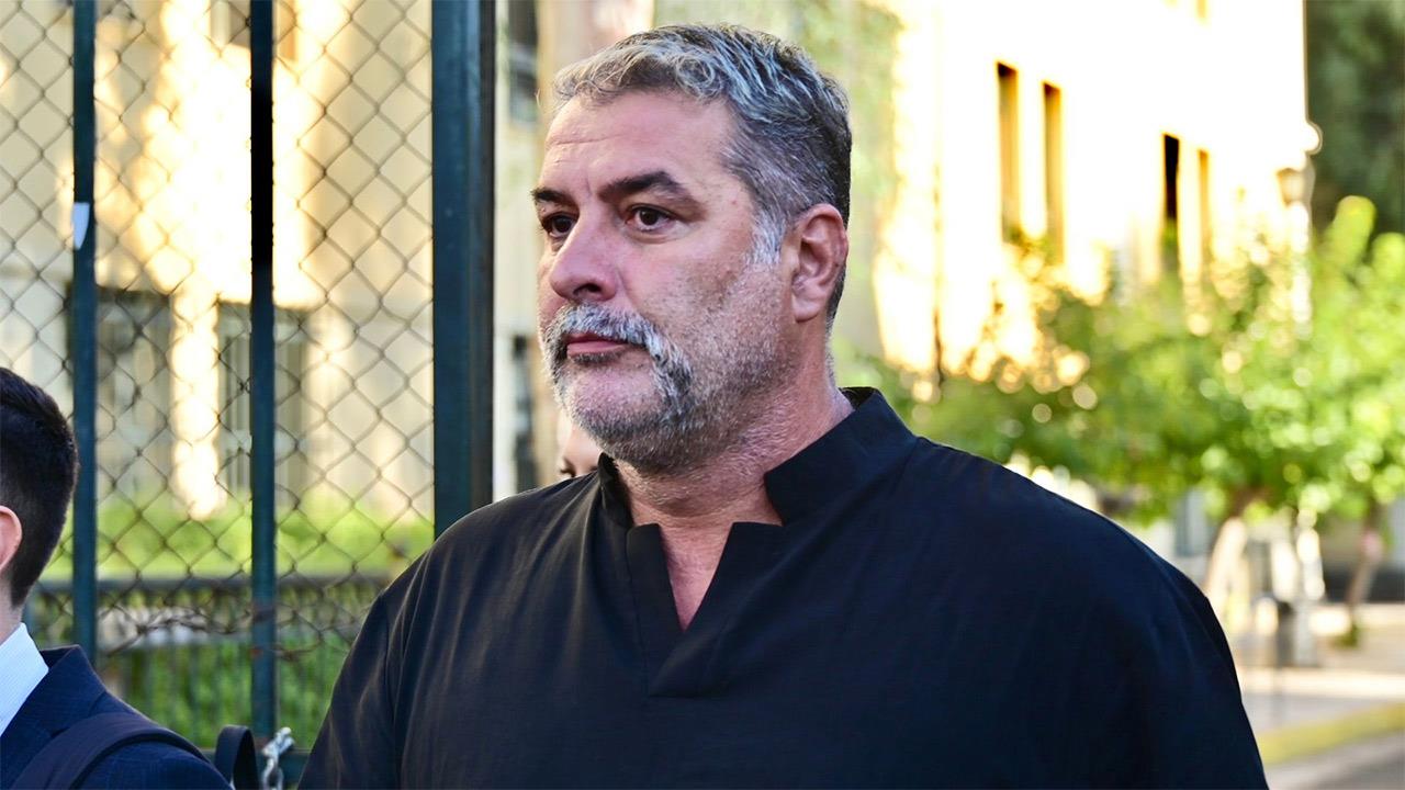 Με γλυκά ζήτησε συγγνώμη ο Μπισμπίκης αλλά ο γείτονας απάντησε: «Ήταν μπαγιάτικα, τα λέμε στο δικαστήριο»