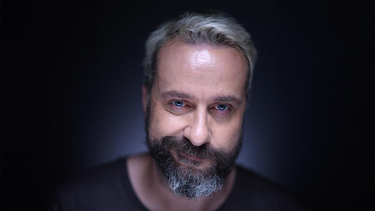  «Πατάτες Τηγανητές» – Η νέα σόλο παράσταση του Ζήση Ρούμπου στο Loft Kapnikareas των TGI FRIDAYS™