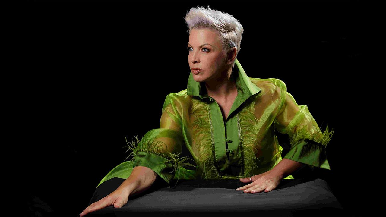 Μοίρα Γένους Θηλυκού: One Woman Show στο Θέατρο Αλκμήνη