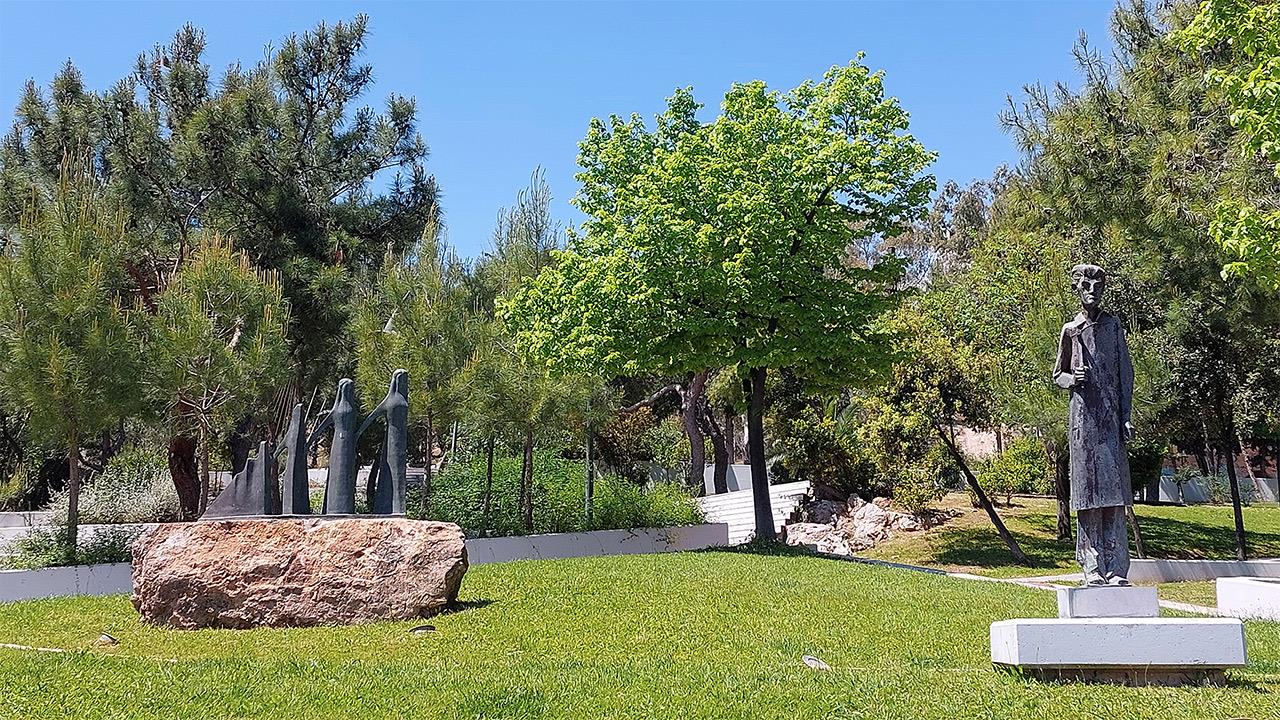 Ο Ζογγολόπουλος ήταν ο άνθρωπος που έβαλε την τέχνη εκεί που ανήκει: Έξω, στον δρόμο