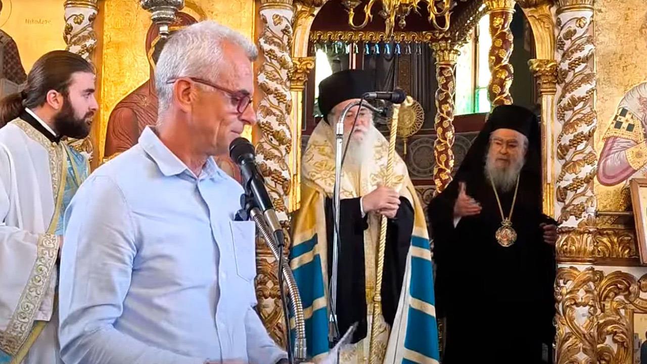 Η αμήχανη στιγμή που ο Μητροπολίτης Δωδώνης μαλώνει διευθυντή σχολείου για τα ρούχα του