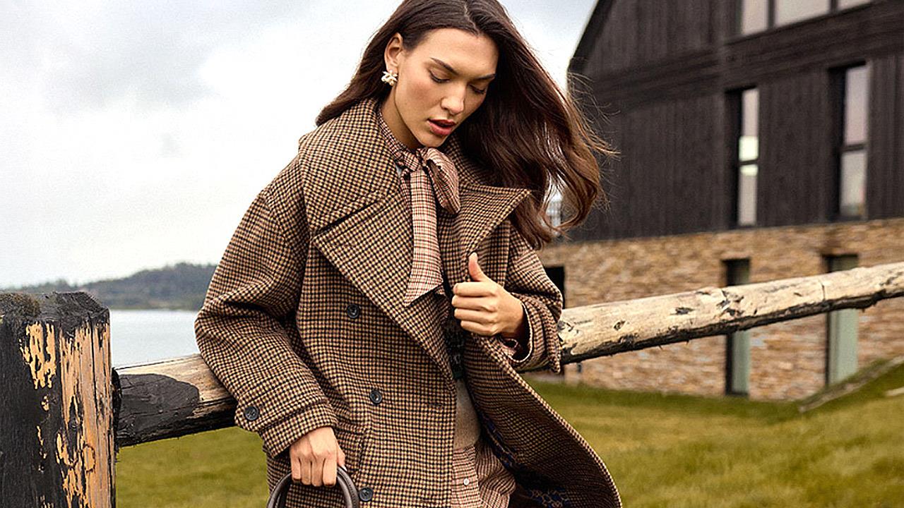 Ελαφριά Μάλλινη Καμπαρντίνα - Πώς να Φορέσετε Ένα Κλασικό Κομμάτι σε Ένα πιο Ζεστό Κλίμα;