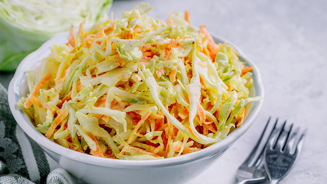 Dressing για σαλάτα λάχανο-καρότο: Οι καλύτερες σάλτσες για κάθε γεύση